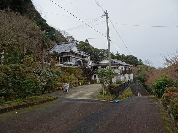 駐車場への坂道